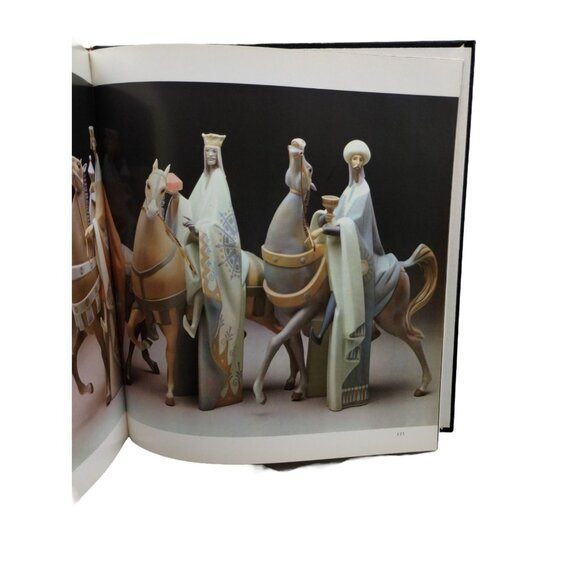Lladro The Art of Porcelain Hardcover 1980 Second Printing - Picture 4 of 4